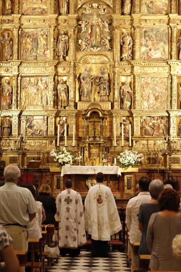 Rezo de vísperas ortodoxas en la iglesia del Sagrario con motivo de la inauguración de la exposición de iconos bizantinos. FOTO: S. FENOSA