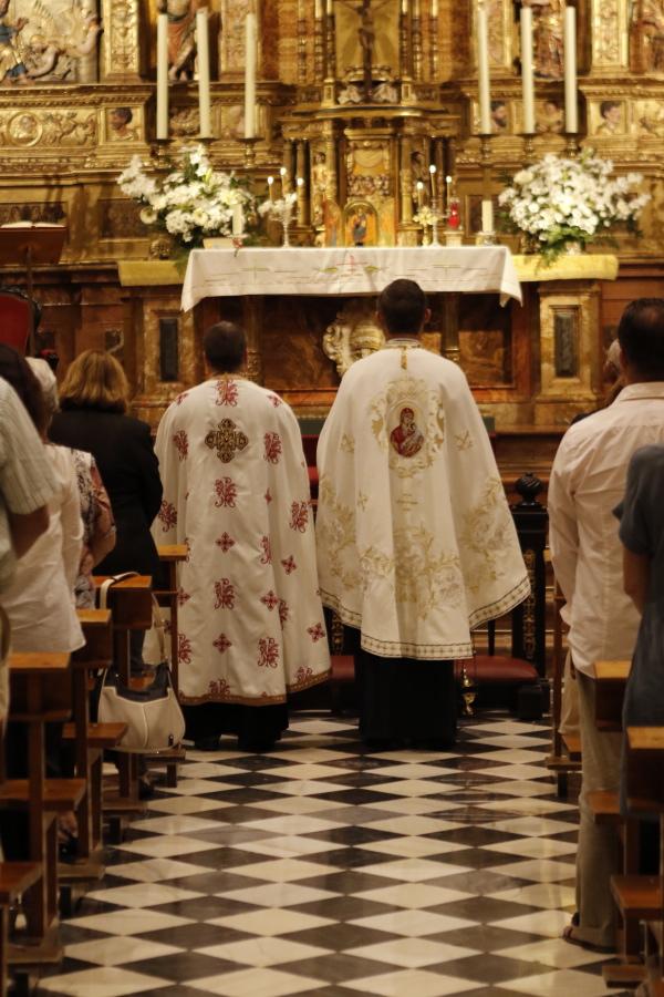 Rezo de vísperas ortodoxas en la iglesia del Sagrario con motivo de la inauguración de la exposición de iconos bizantinos. FOTO: S. FENOSA