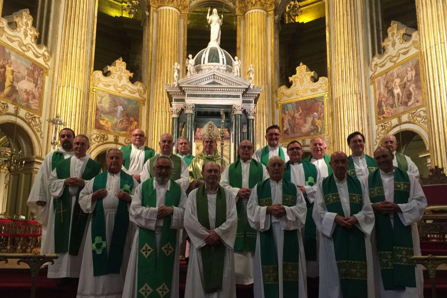 El arciprestazgo de San Cayetano atraviesa la Puerta Santa de la Catedral