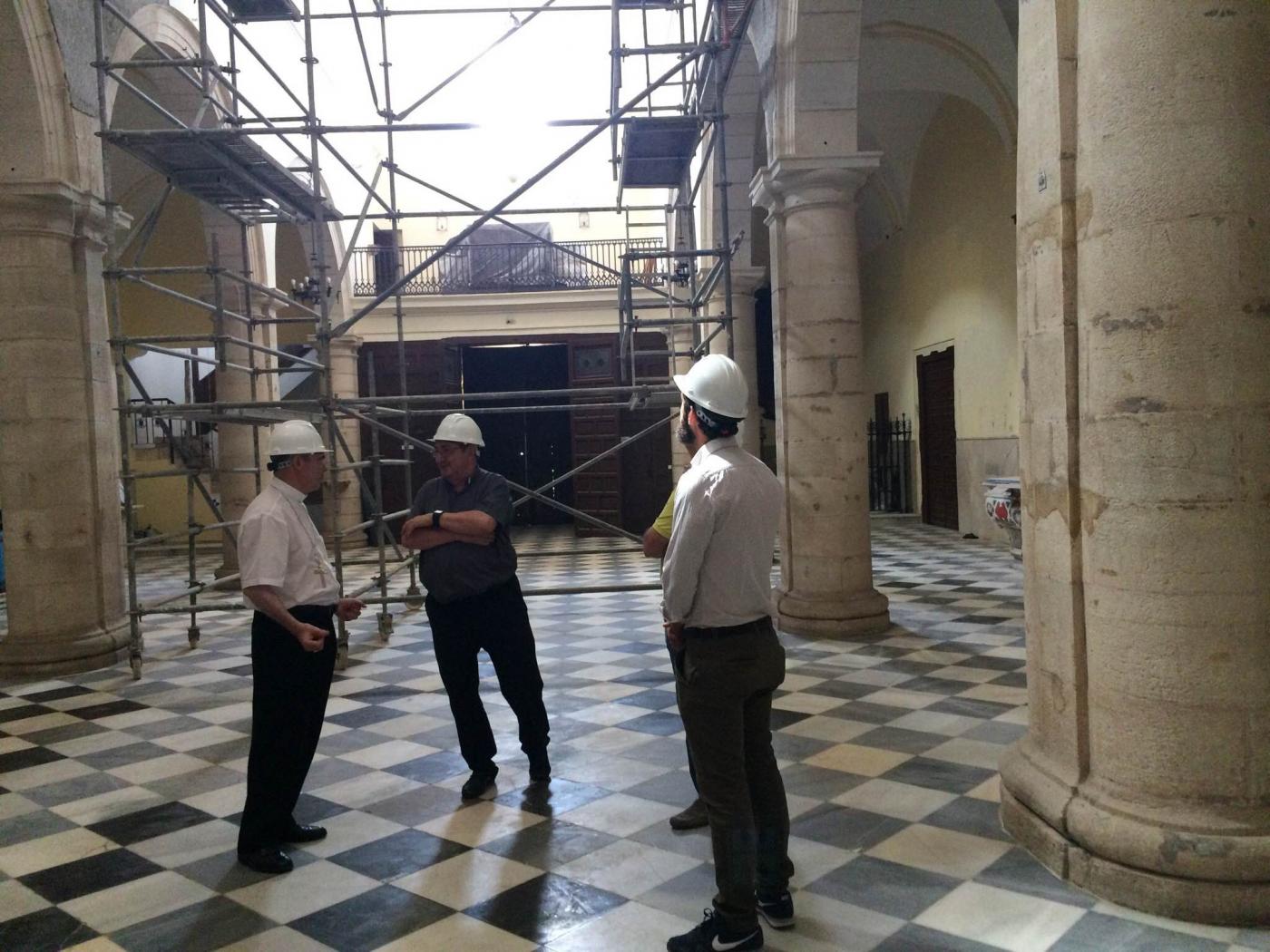 Visita del Sr. Obispo a las obras de la Inmaculada Concepción en Melilla