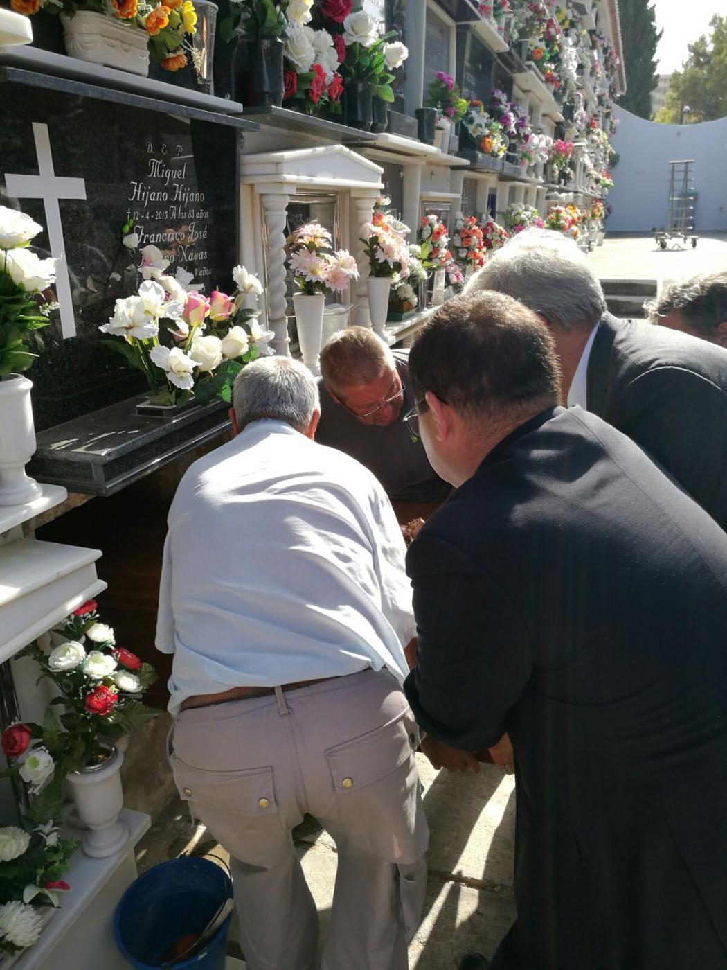 Sepultura de D. Francisco Acevedo en el cementerio de Rincón de la Victoria. FOTO: J. I. TORRES