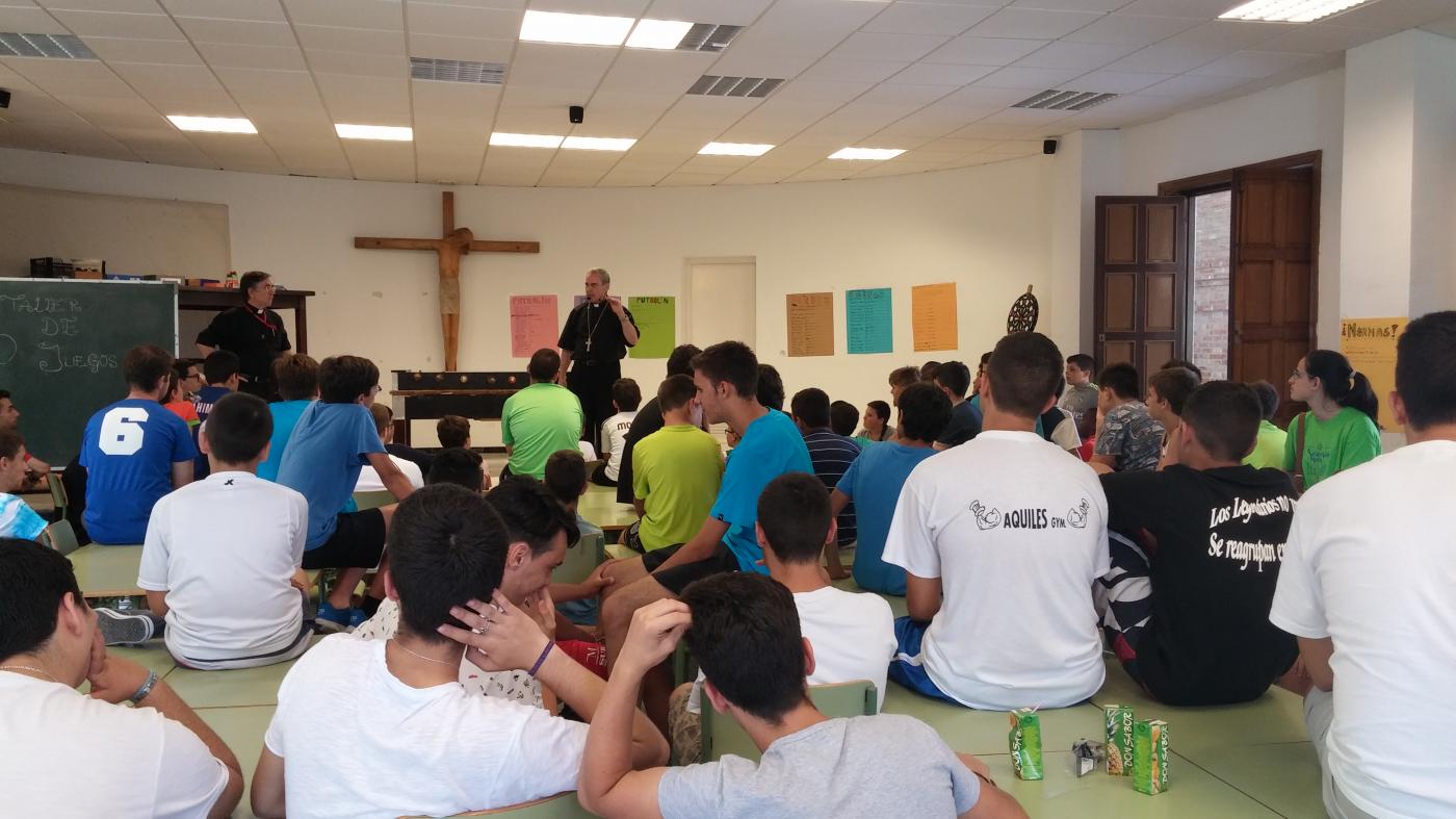 Visita del Sr. Obispo, Don Jesús Catalá, a los seminaristas menores en la convivencia del verano 2016