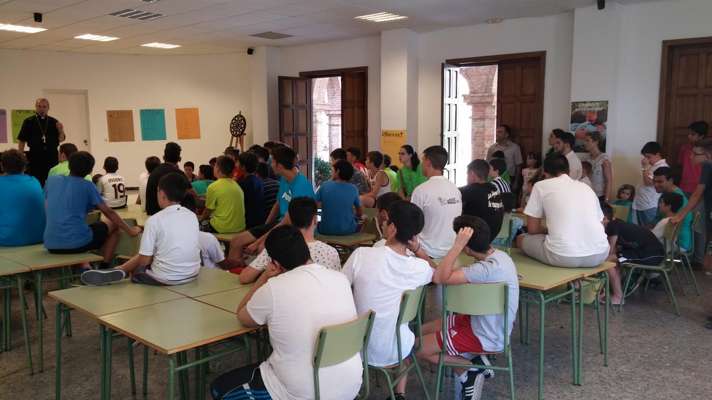 Visita del Sr. Obispo, Don Jesús Catalá, a los seminaristas menores en la convivencia del verano 2016