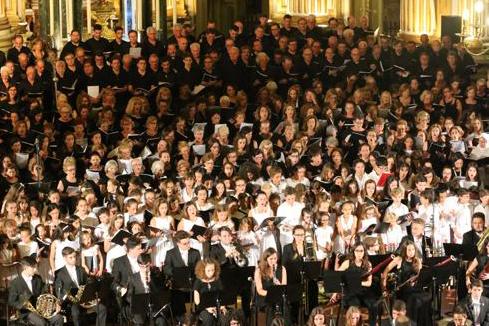 Cantos desde la Catedral al cielo