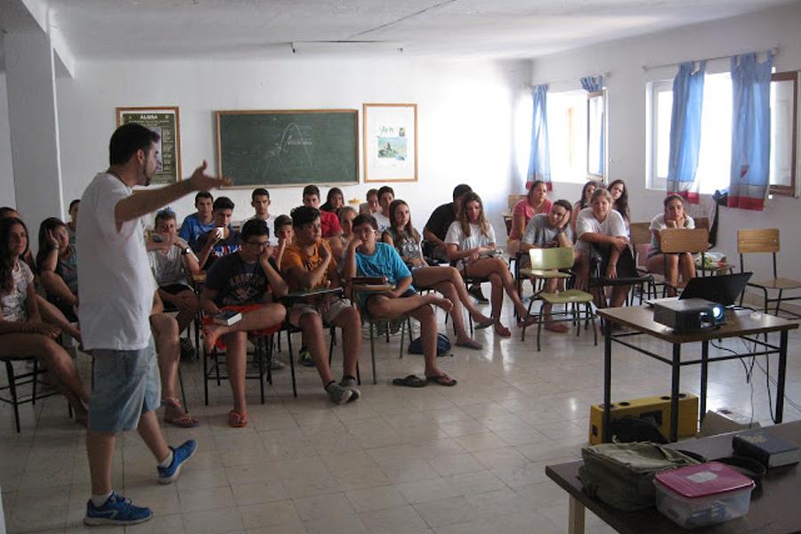 Los niños y jóvenes de las parroquias de Coín, Monda, Guaro y Alhaurín el Grande se han unido para vivir los campamentos de verano en el Santuario de Flores, de Álora
