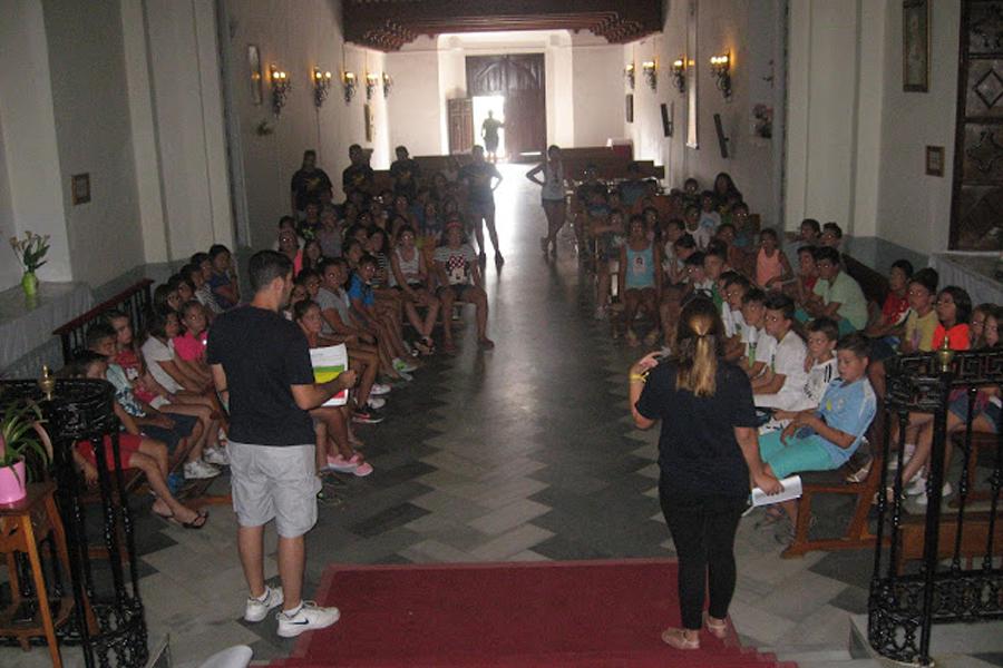Los niños y jóvenes de las parroquias de Coín, Monda, Guaro y Alhaurín el Grande se han unido para vivir los campamentos de verano en el Santuario de Flores, de Álora