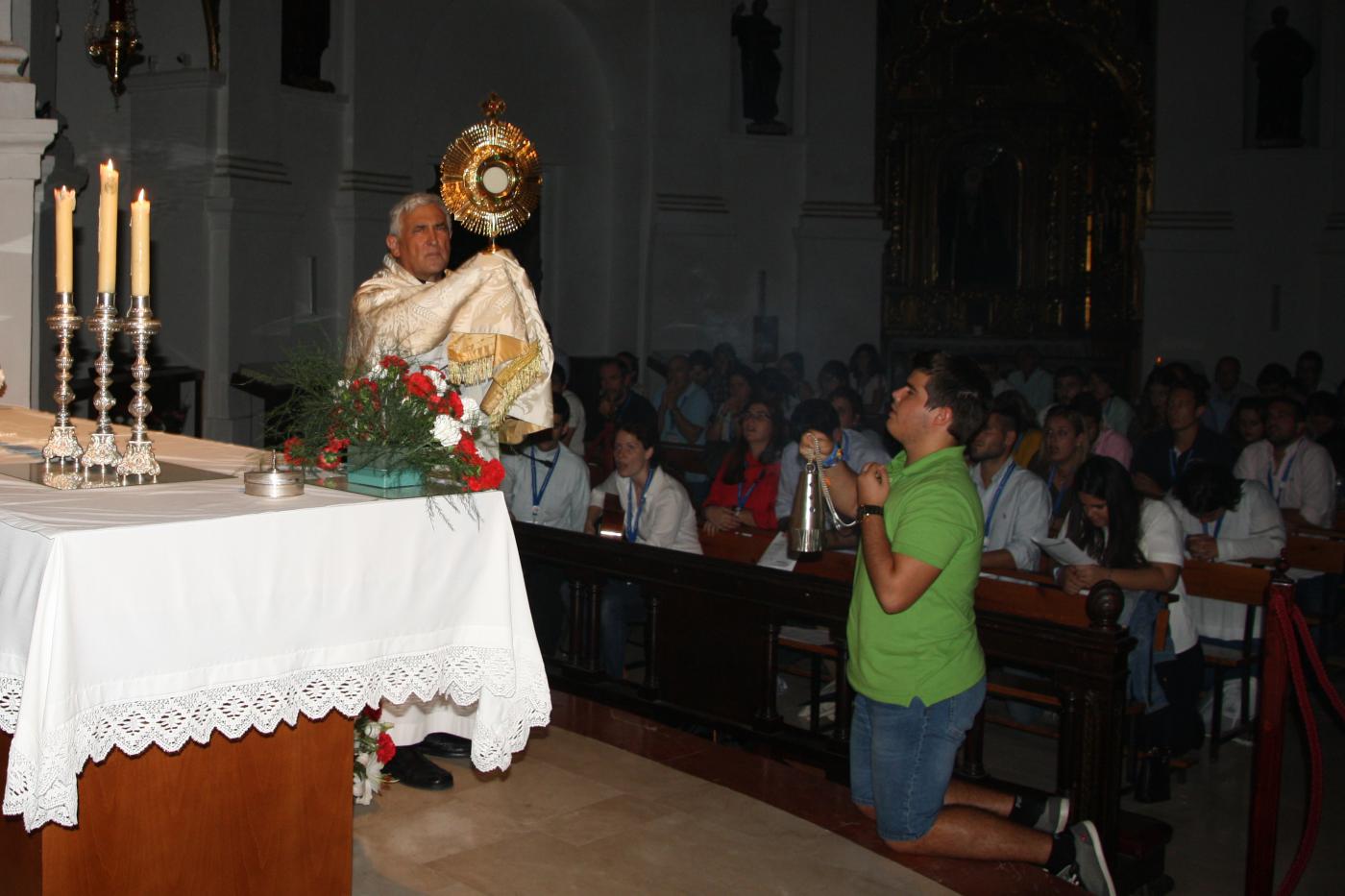 Oración en la iglesia del Santo Cristo de la Salud, durante el I Encuentro de las Delegaciones de Juventud del Sur de España
