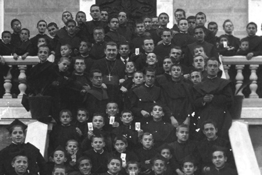 Manuel González García, misionero social