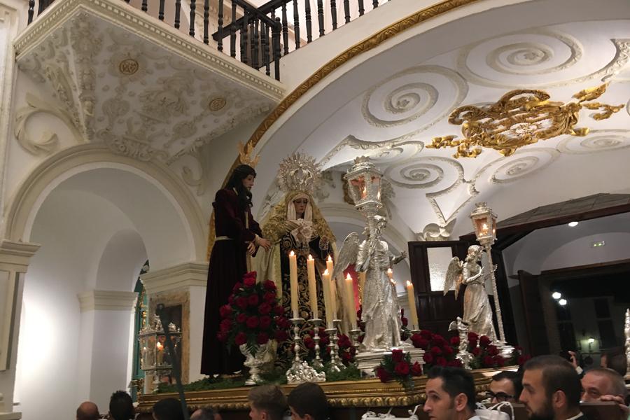 Procesión de traslado de los titulares de las hermandades que tienen su sede canónica en la iglesia de la Victoria