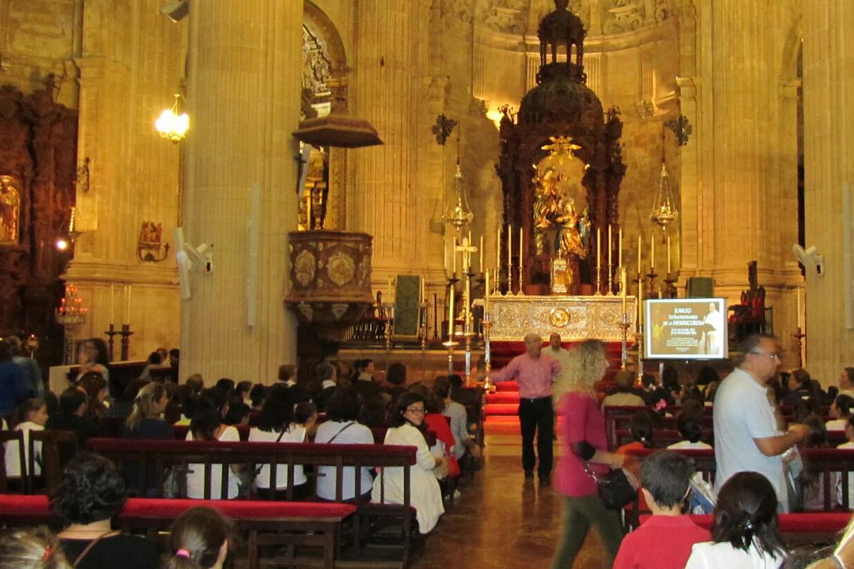 La parroquia de San Cristóbal de Ronda peregrina a la Colegiata de Santa María, con motivo del Año de la Misericordia