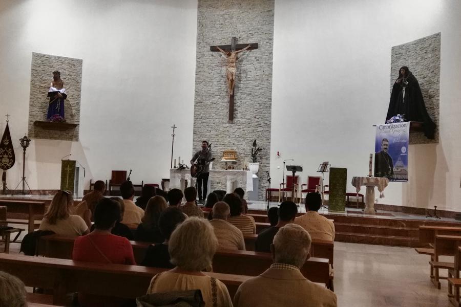 Concierto de Jesús Cabello en la parroquia de San José de Vélez-Málaga // A. REYES