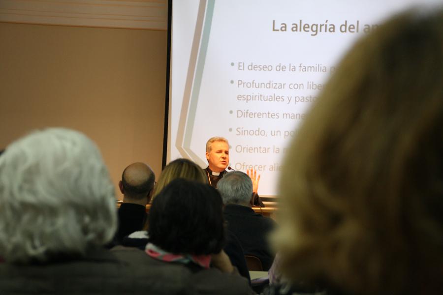 Conferencia de Mons. Iceta, Obispo de Bilbao, en el ciclo sobre "Amoris laetitia"