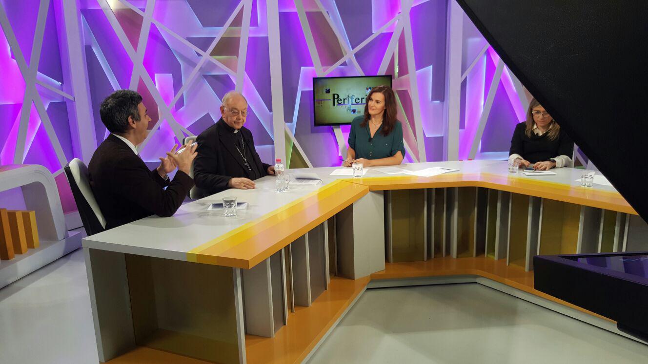 Momento del programa Periferias, con el cardenal Fernando Sebastián, en 13tv