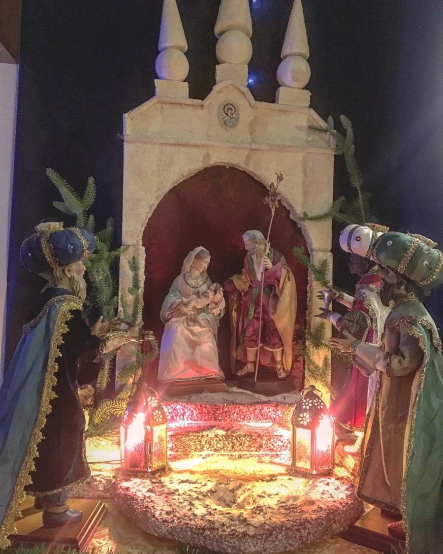   Belén de la casa del sacerdote Juan Carlos Millán, en Ronda. De estilo napolitano e inspirado en el arco de Felipe V de Ronda