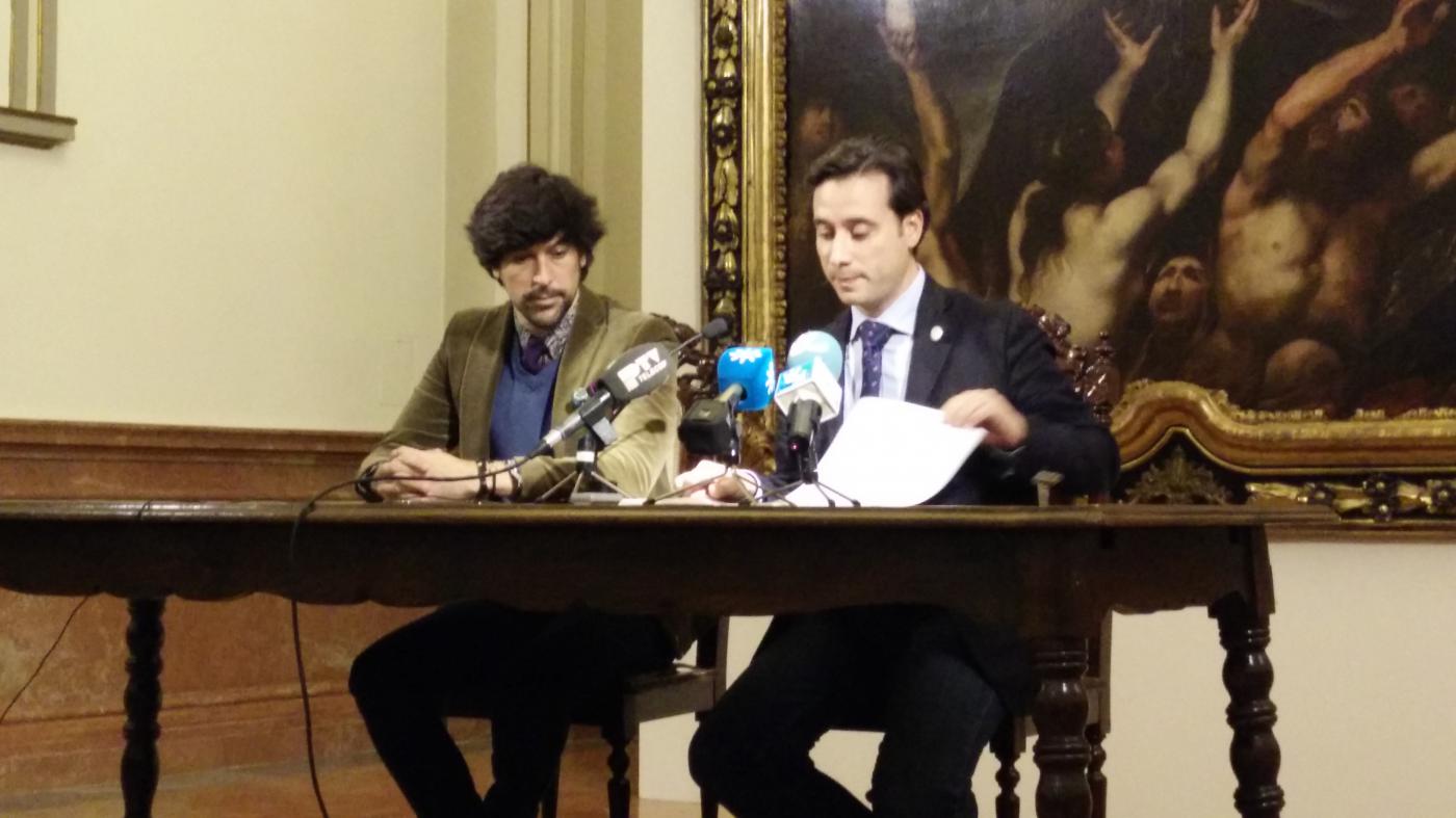 Manuel Lombo, en la rueda de prensa, junto a Antonio del Pino, organista de la Catedral
