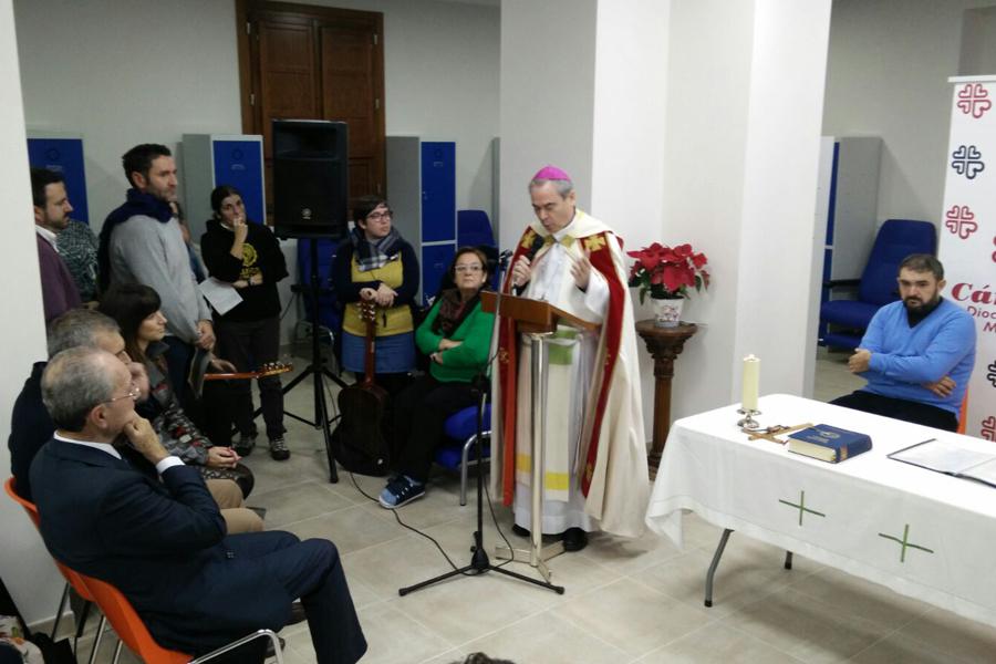 Bendición de "Calor y café" por el obispo de Málaga, Jesús Catalá