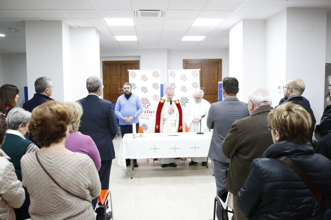 Bendición de "Calor y café" por el obispo de Málaga, Jesús Catalá