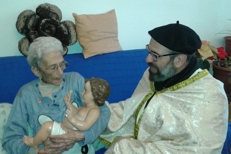 María Madre de Dios visita a los enfermos con el Niño Jesús