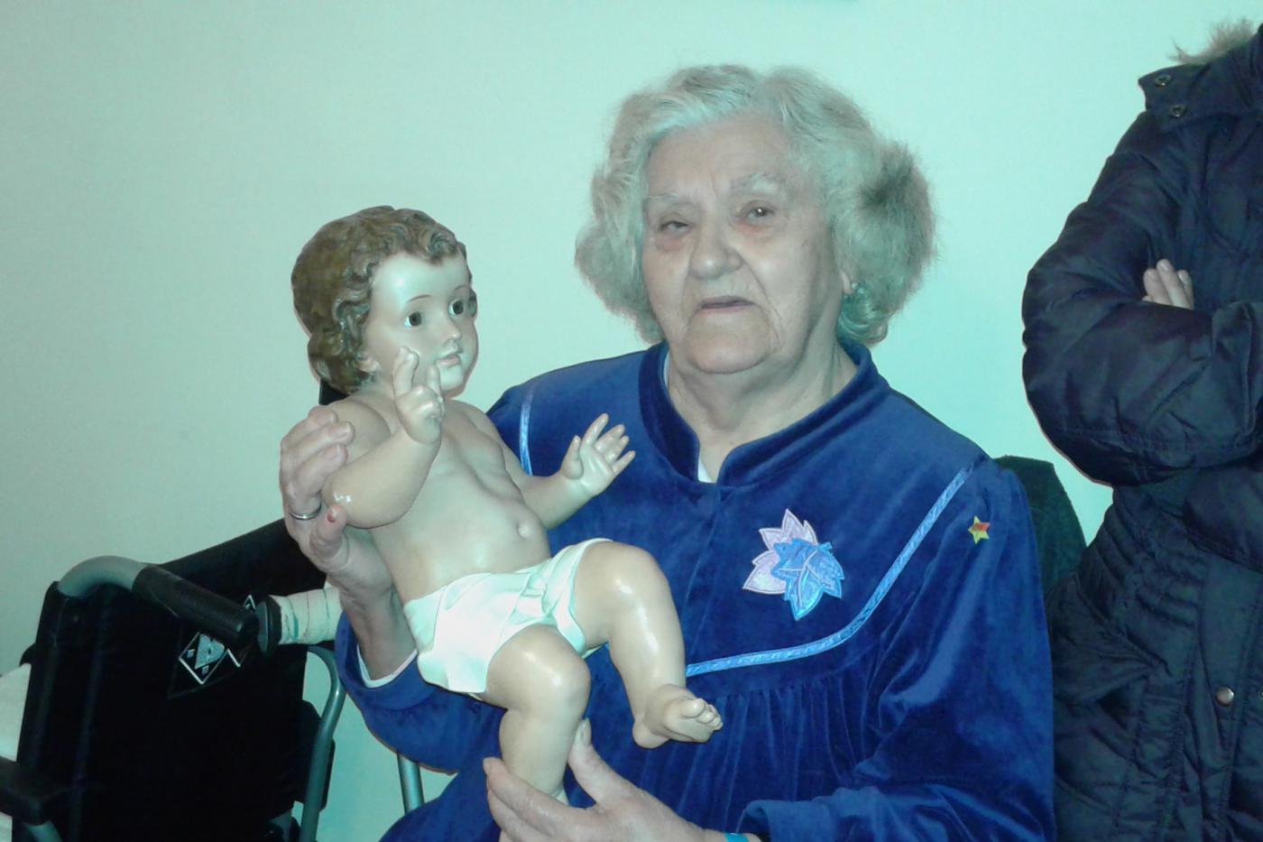 María Madre de Dios visita a los enfermos con el Niño Jesús