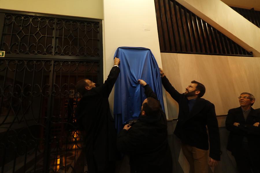 Descubrimiento de la placa con motivo del 200 aniversario del colegio Marista. FOTO: S. FENOSA