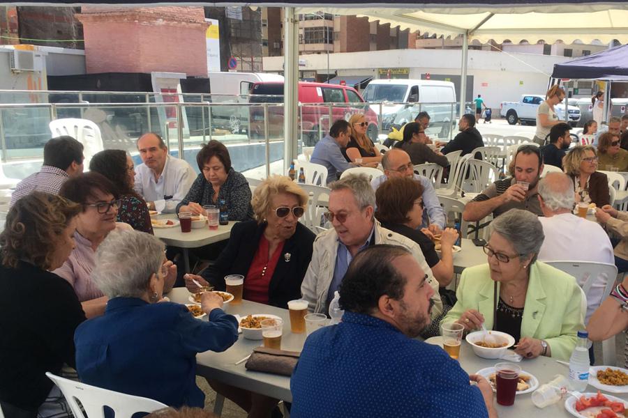 Cruz de Mayo en la parroquia de Nuestra Señora del Carmen, en El Perchel, Málaga // V. FLORES