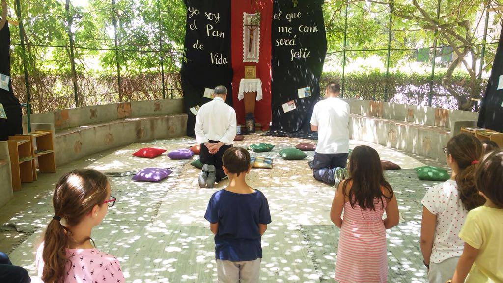 Don Jesús Catalá en los campamentos diocesanos