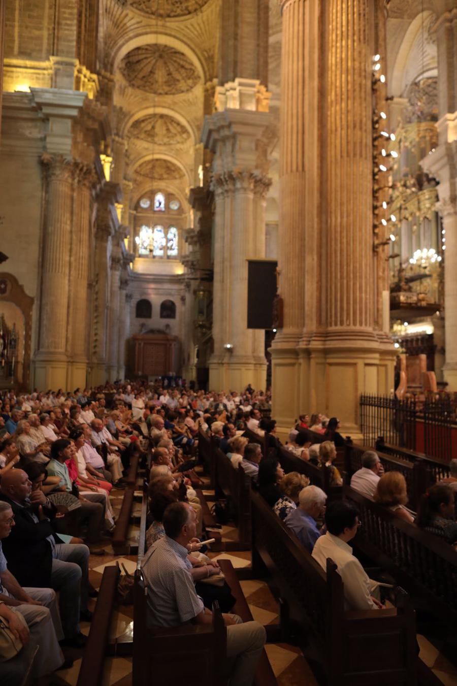 Misa en la festividad de Santa María de la Victoria, en la Catedral de Málaga // S. FENOSA
