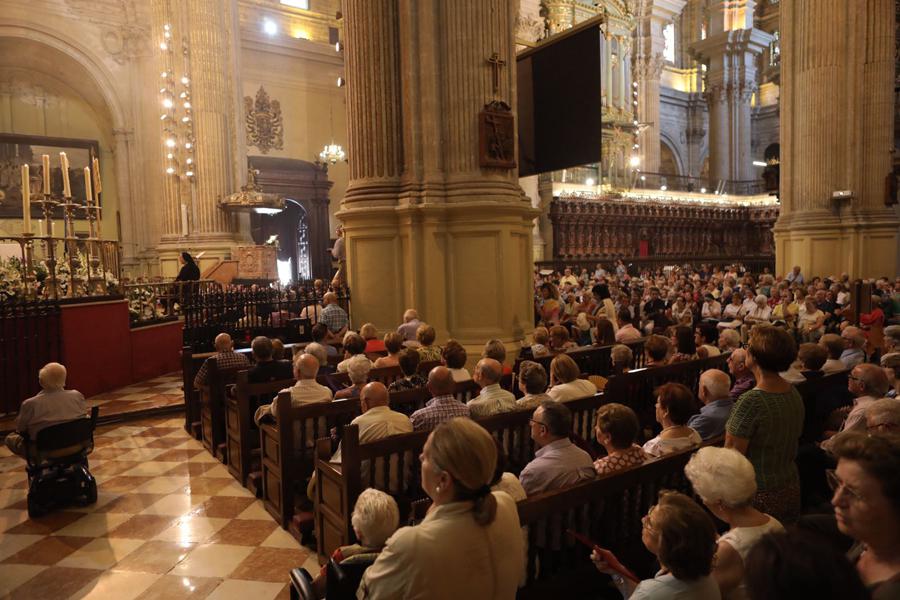 Misa en la festividad de Santa María de la Victoria, en la Catedral de Málaga // S. FENOSA