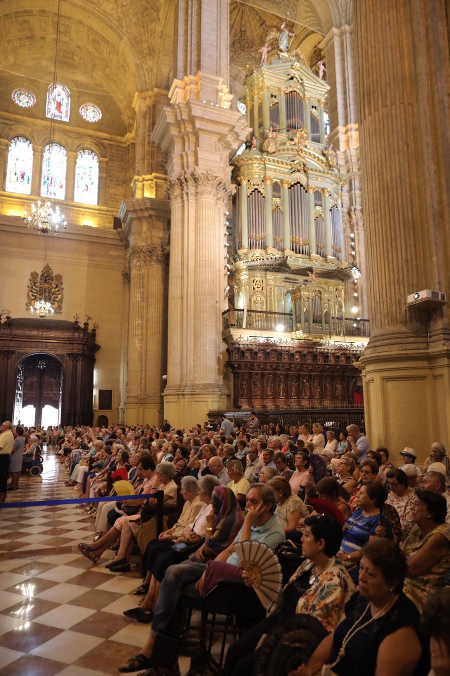 Misa en la festividad de Santa María de la Victoria, en la Catedral de Málaga // S. FENOSA