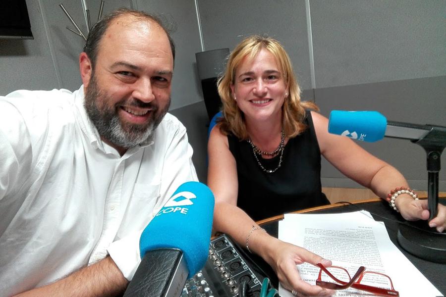 Antonio Moreno y Encarni Llamas, presentadores de El Espejo