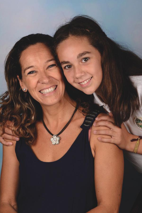 María Luisa Giménez junto a su hija María