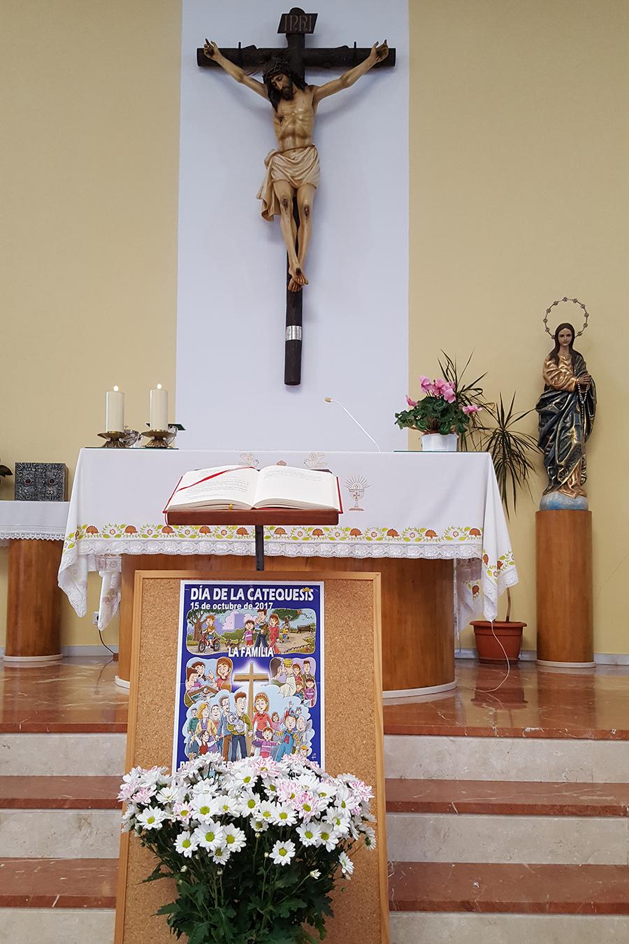 Altar en la Misa de catequistas en la parroquia de San Fernando