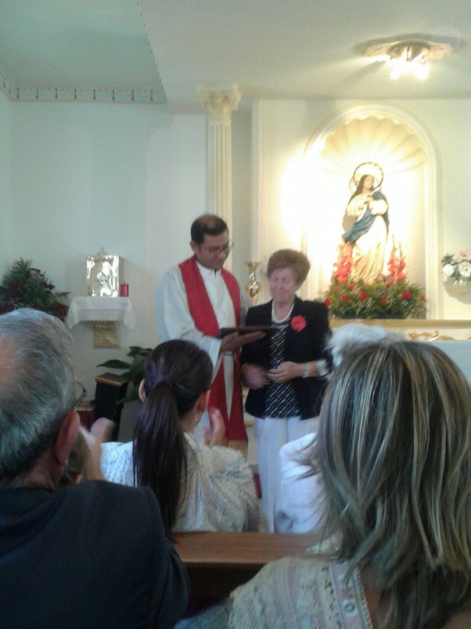 La maestra rural Estrella Molina recibió el reconocimiento de los presentes