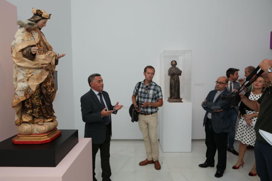 Momento del pase de prensa de la exposición de Fernando Ortiz en ArsMálaga Palacio Episcopal// S. FENOSA