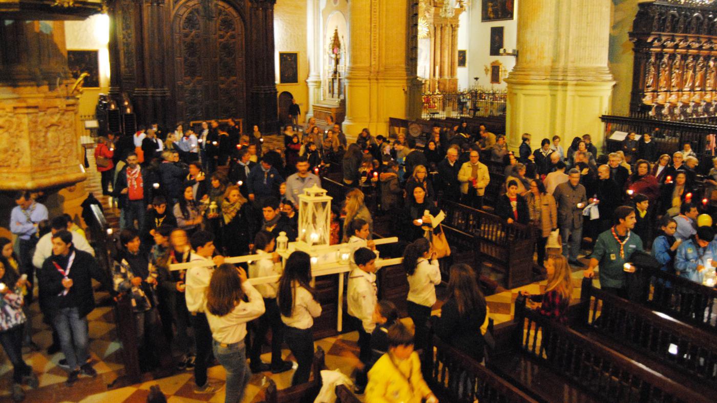 Luz de la Paz de Belén en la Catedral de Málaga 