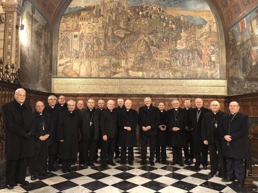 Foto de grupo de los obispos reunidos en Toledo por la fiesta de san Ildefonso