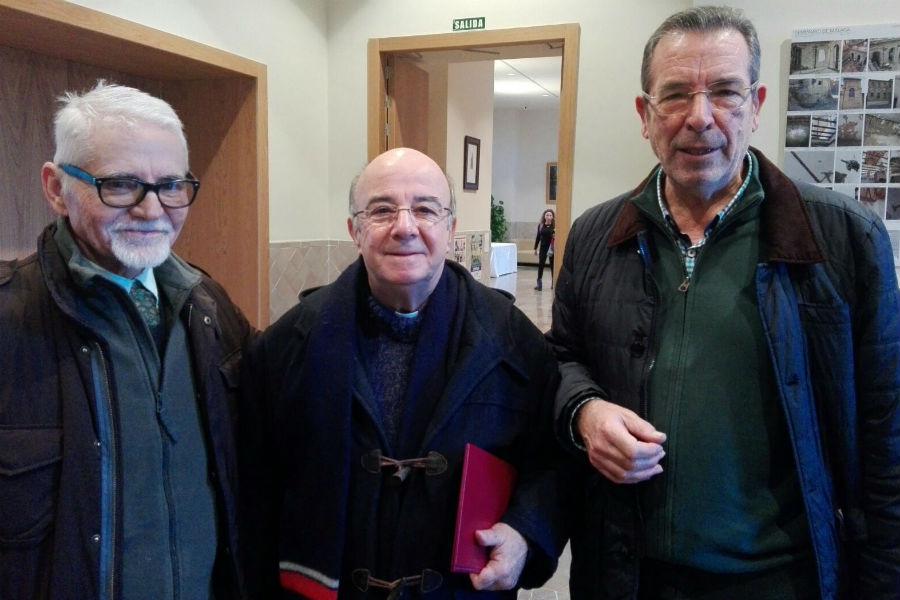 Francisco Rosas, delegado diocesano de Pastoral de la Salud, junto a Carlos Acosta, consiliario de esta Pastoral y Gregorio Piñeiro
