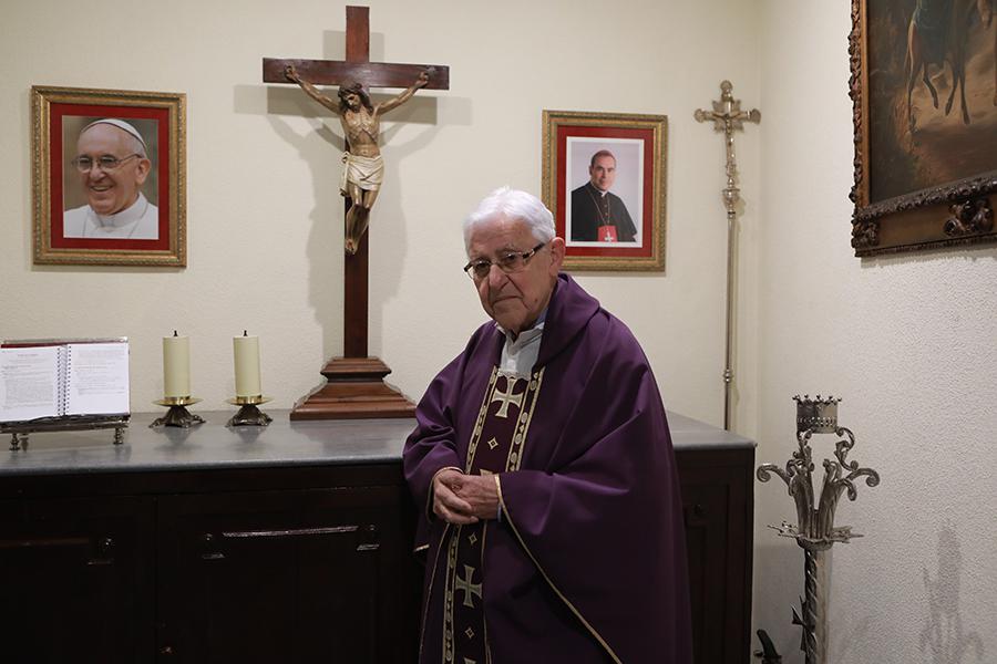 Don Manuel Gámez: «Por mucha música que sepa, no podría cantar bien una saeta»