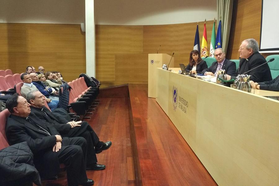 Vídeo de la conferencia de Monseñor Fernando Chica en Málaga