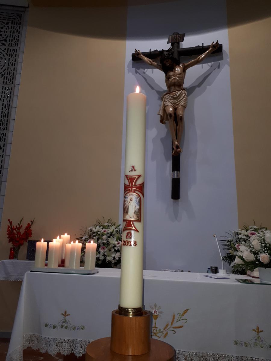 Vigilia Pascual en la parroquia de San Fernando, en la barriada malagueña de El Cónsul // S. TERUEL