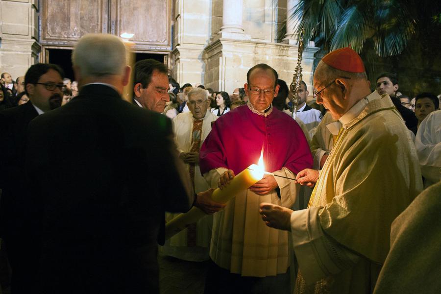Imágenes de la Vigilia Pascual en la Catedral de Málaga