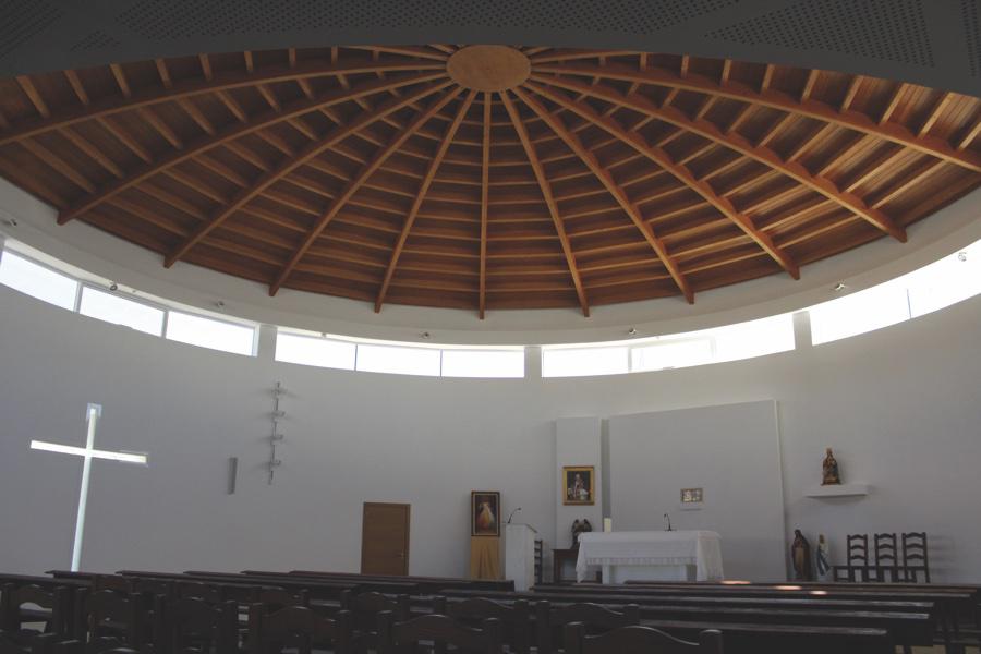 El Obispo bendice la capilla del complejo Nadal