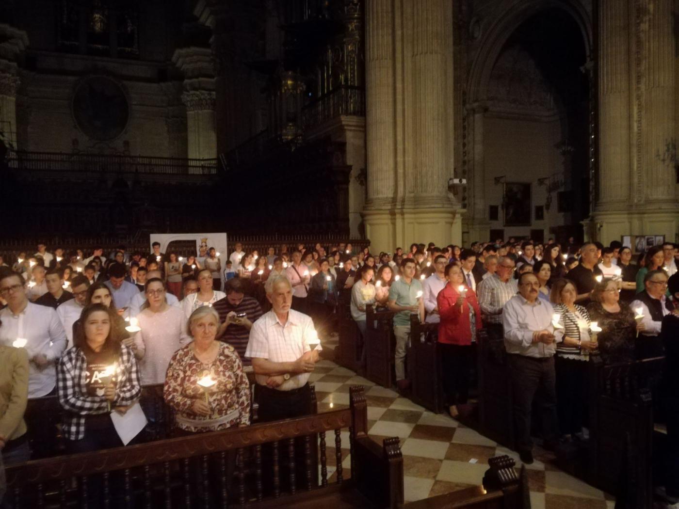 Cientos de jóvenes peregrinan a los pies de la patrona