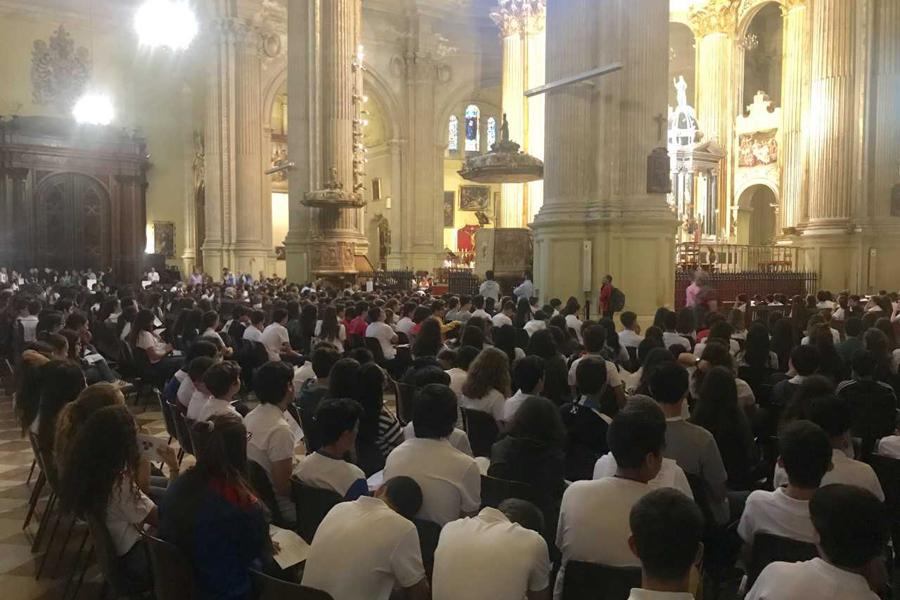 La comunidad educativa Marista peregrina ante la Patrona