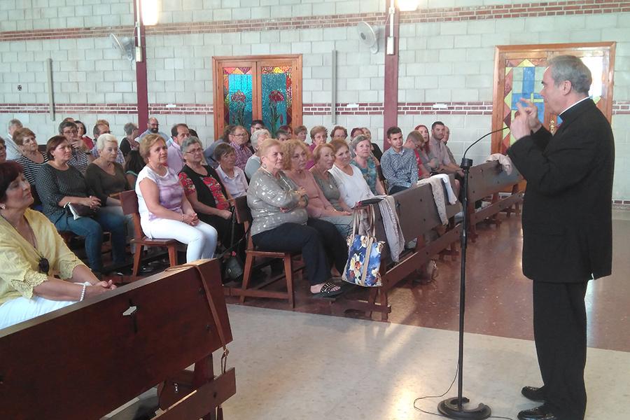 Visita Pastoral del obispo de Málaga, Jesús Catalá, a la parroquia Virgen del Camino, en Málaga // L. ANTOLÍN