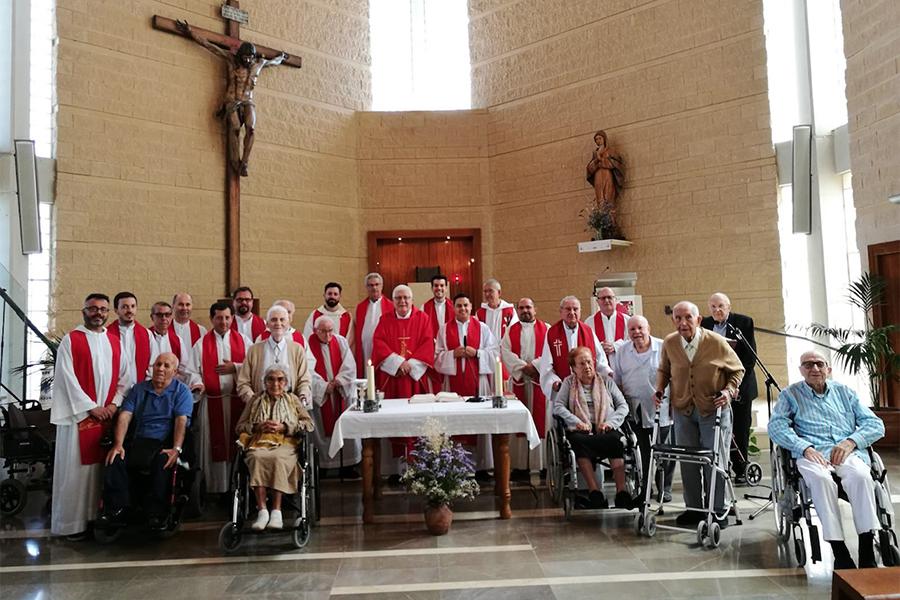Los sacerdotes del arciprestazgo de Axarquía-Costa visitan el Buen Samaritano