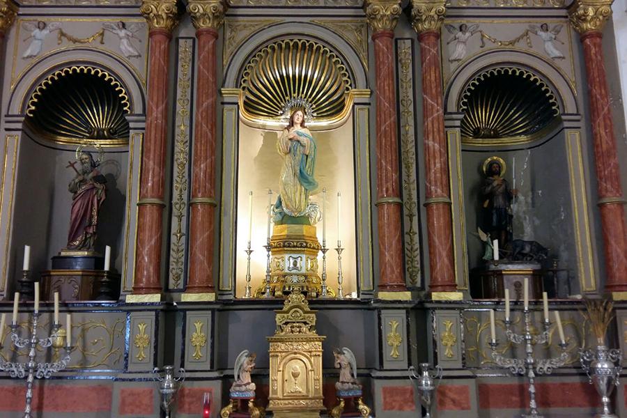 Altar mayor de la iglesia parroquial de Sierra de Yeguas