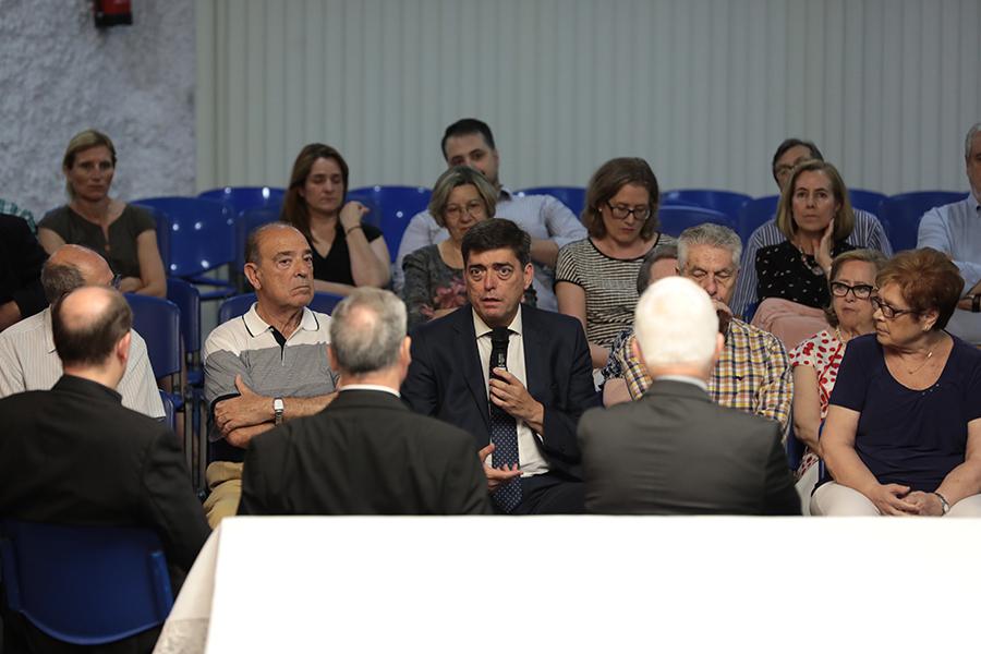 Momento de la Asamblea Parroquial durante la visita pastoral a San Patricio. FOTO: S. FENOSA