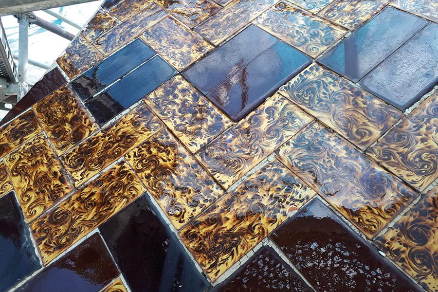 Detalle de la torre de la iglesia de Atajate