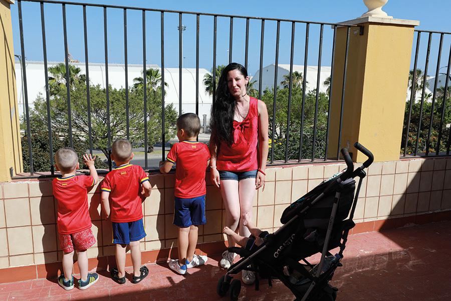 Laura y sus hijos han recuperado la esperanza en el Cottolengo. FOTO: S. FENOSA